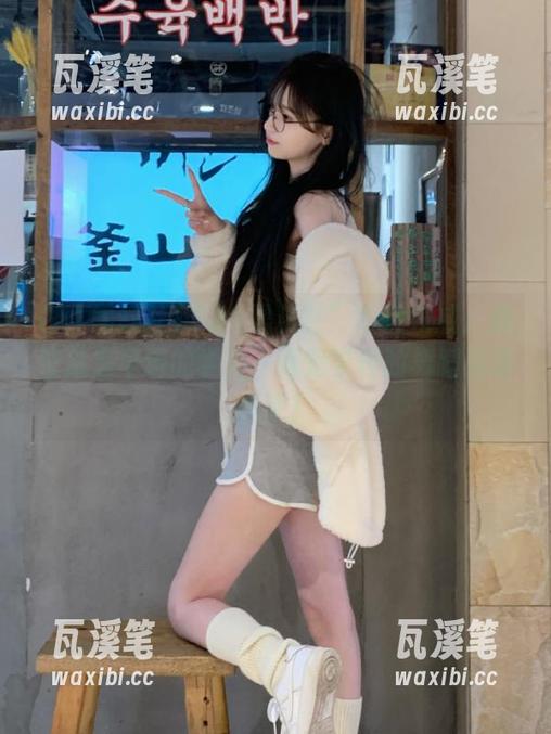 “51黑料社”再次发威：那位总是早退的学弟，竟是学校的舞蹈资源高手！