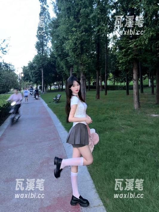 718sx：免费体验“吃瓜”的新乐趣，果皮也能剥得这么开心！