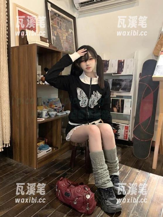 观看“picacgcg”的八卦，一种满足又带点罪恶感的快感。