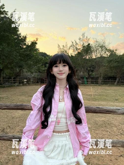 一起吃瓜 有人说“一起吃瓜”官网成了爱情树,我开始怀疑这根本就是一颗大西瓜。