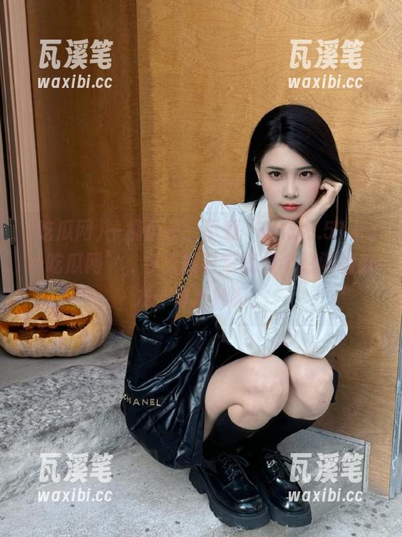 一桶瓜子、下载“www.51.com吃瓜网”，今天的日常就是个悠闲的瓜友，真心妙啊。