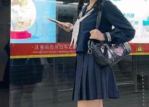 某某某又双叒叕上热搜？得先去“www.黑料不打烊”那儿收藏几则好料！
