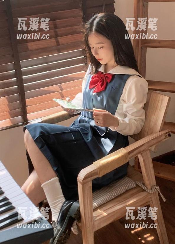 纬度不够，立场飘忽，我只能在黑料正能量入口沉迷浪荡，宛如无物吸引。