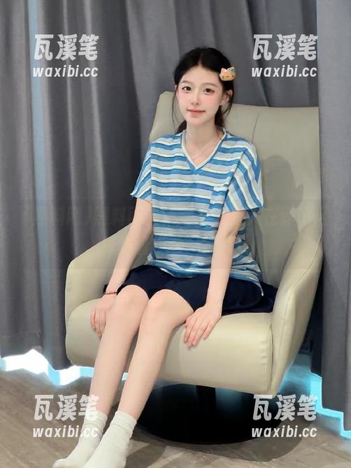 黑料网最新动态，有人在评论区挥舞着“看”字牌！