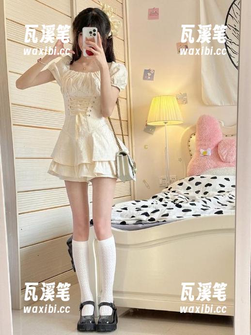 黑料网络官网：那些年我们追过的女神写真，别小看，静静品味就好…